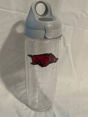 Tervis Tumblers Arkansas logo Razorback 24 oz. Water Bottle with lid